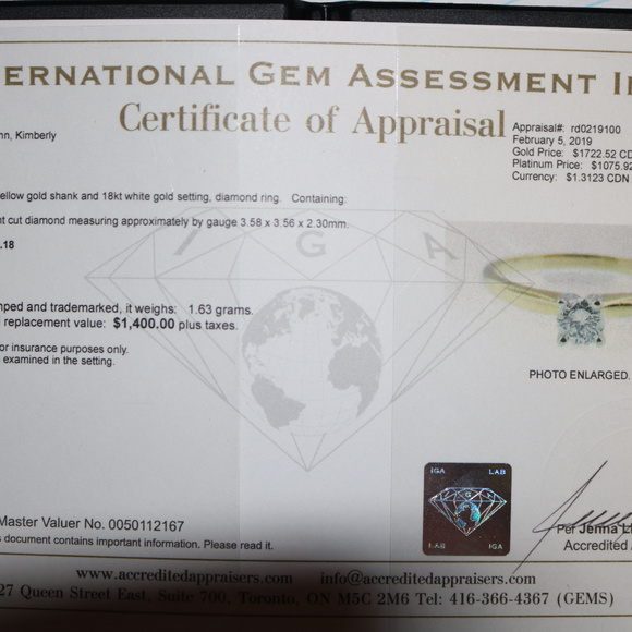 Classy, sweet engagement or promise ring. - Picture 2 of 4